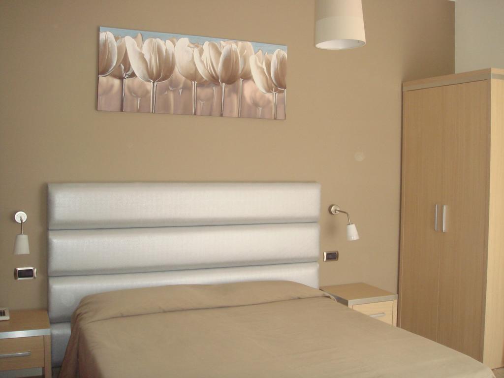 Hotel Florence San Benedetto del Tronto Zimmer foto